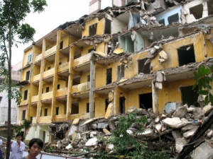 Phá dỡ nhà cũ - Giải phóng mặt bằng xây dựng tại Vân Đồn